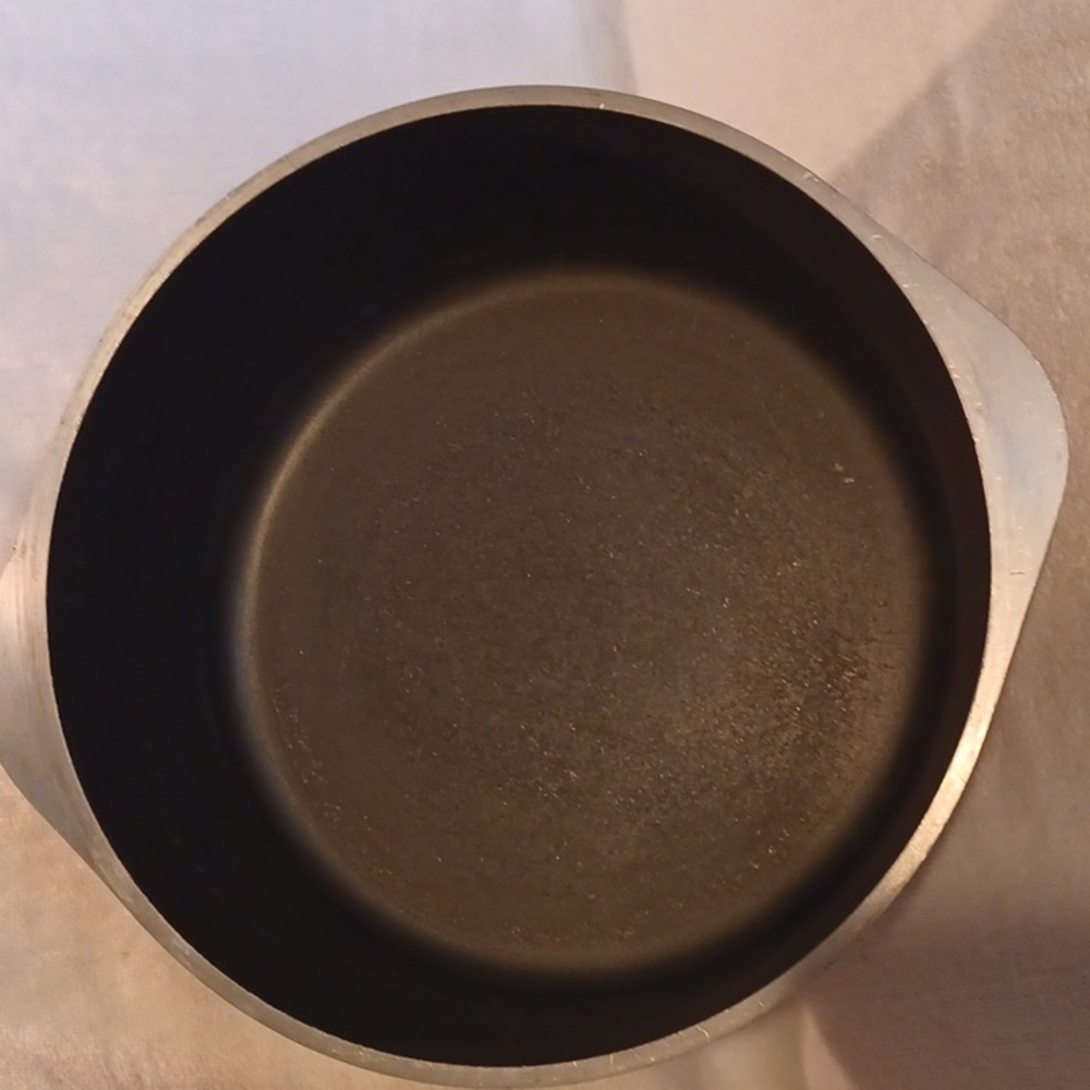 Club Burgundy Cast Aluminum Dutch Oven with Wooden Handle 5 Qt - Picture 3 of 6